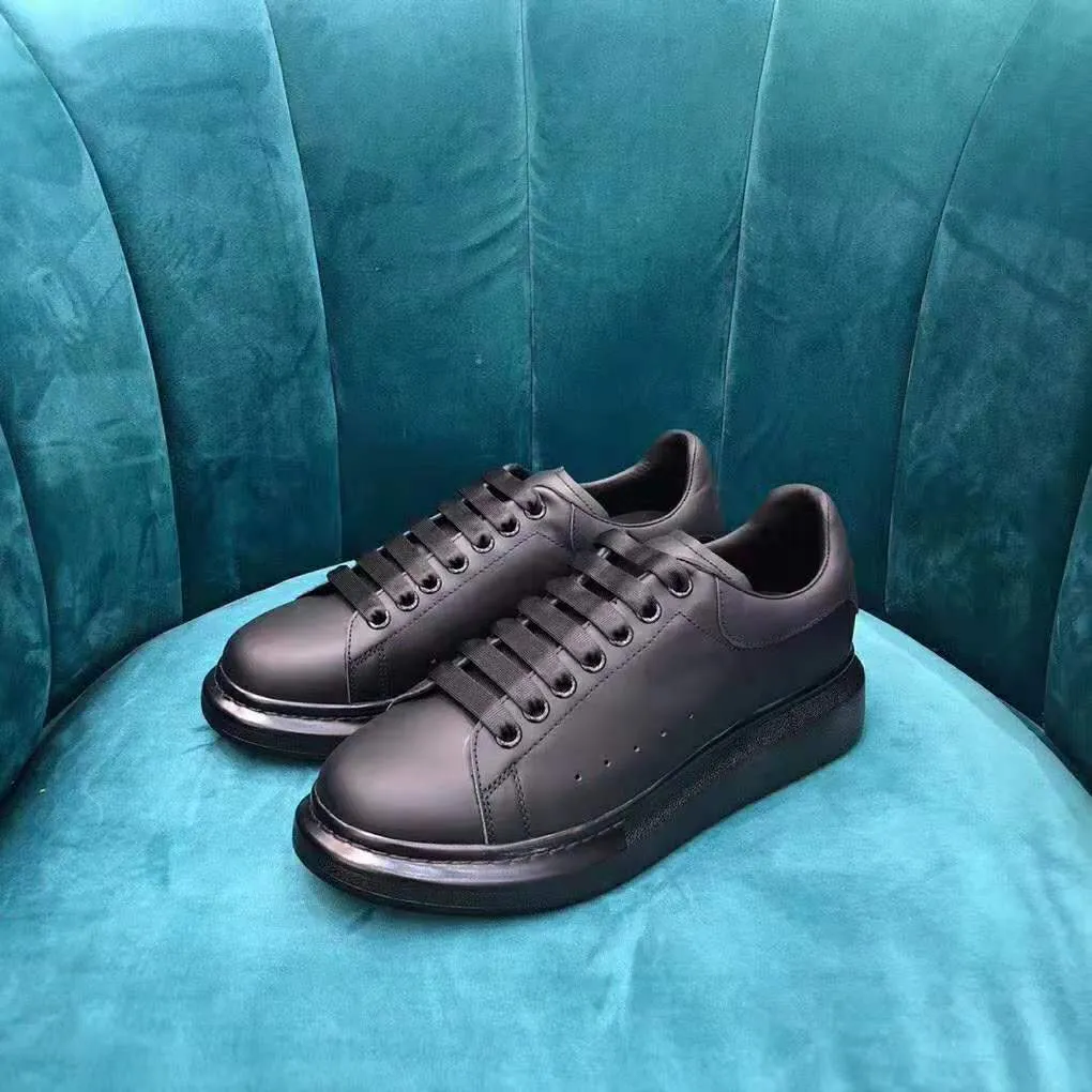 Alexander Mcqueen Zapatos de hombre Zapatilla de deporte extragrande de piel de becerro lisa negra