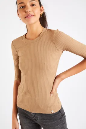 Cayden Leesburg beige ribbed t-shirt