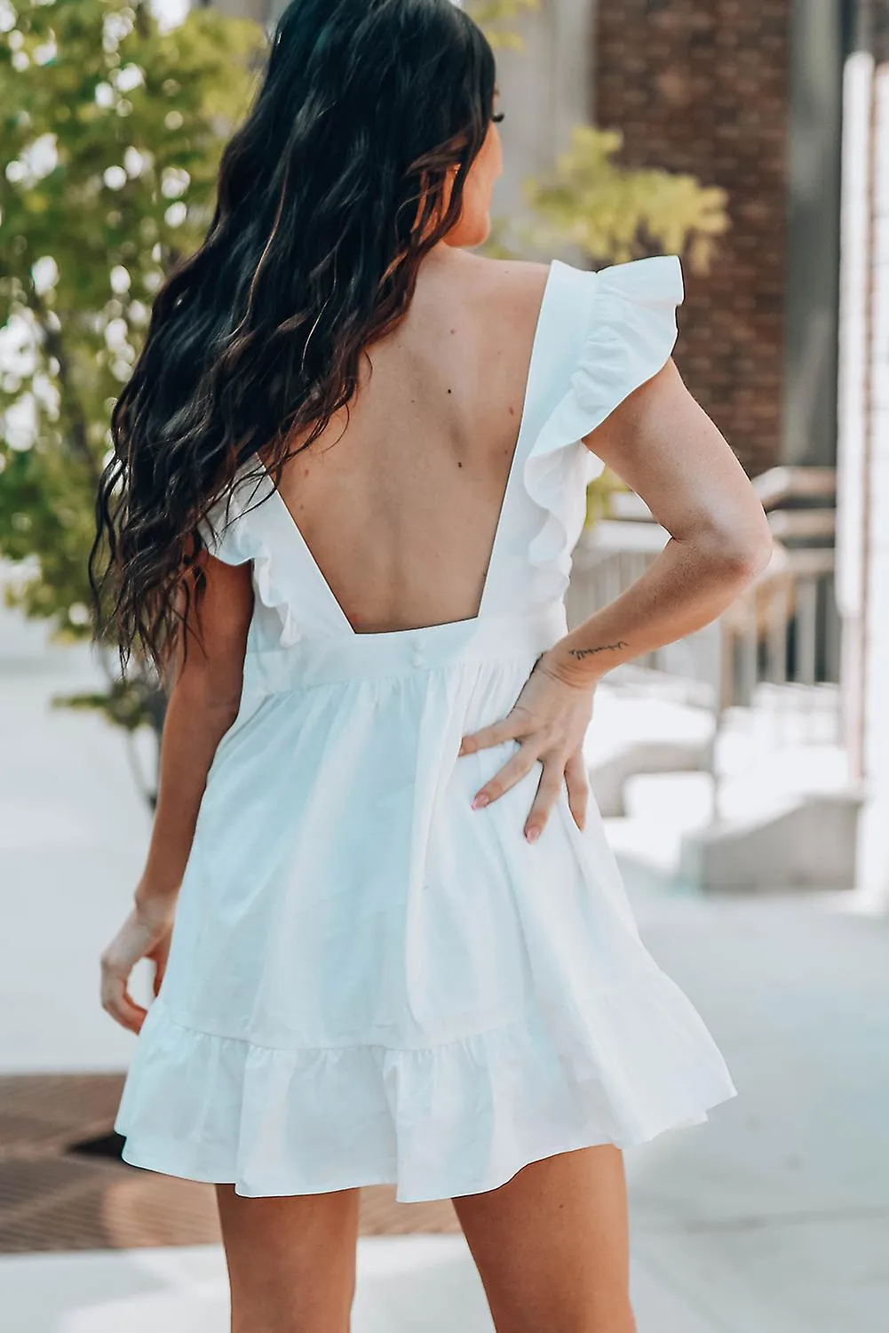 Cuello en V blanco para mujer con volantes en la espalda abierta A-line Mini vestido