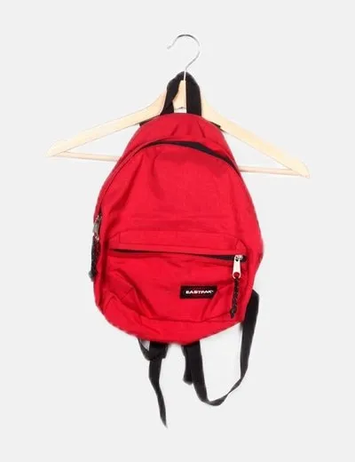 Eastpak Mochila roja detalle logo