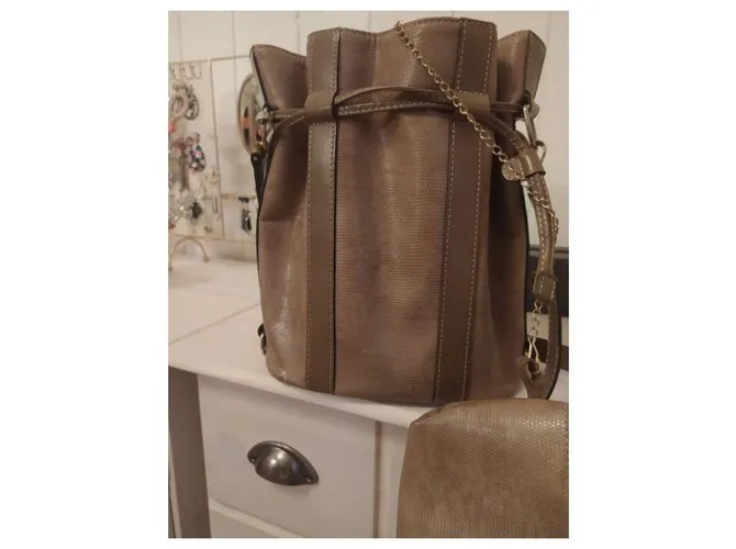 Elsa Sellier de Lancel en cuero beige 