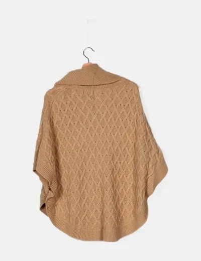 Massimo Dutti Poncho beige combinado