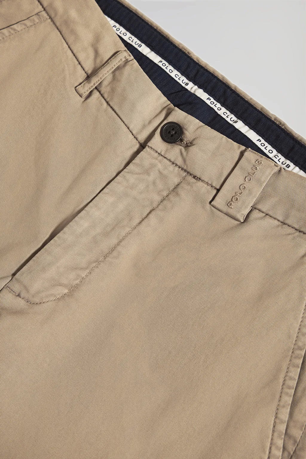 Pantalón chino beige regular fit con detalles Polo Club