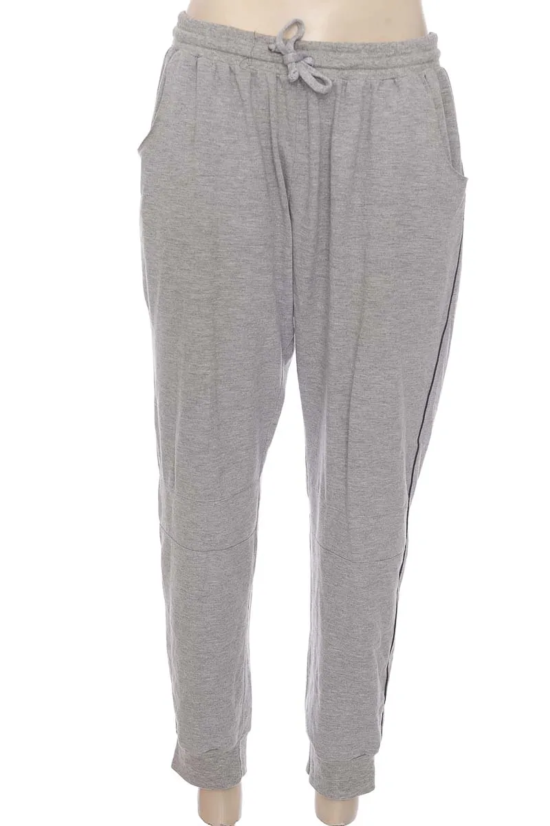 Ropa Deportiva color Gris - Checker