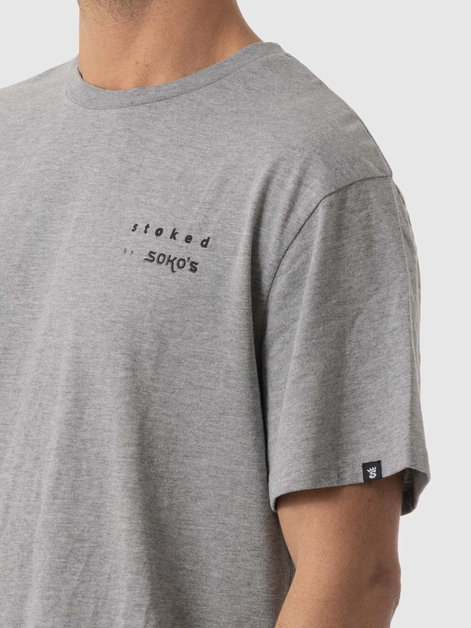 STOKED Polera Stoked Sokos Reciclada Hombre Gris