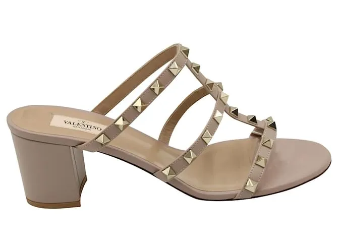 Valentino Garavani Sandalias Rockstud de Valentino en cuero nude Carne 