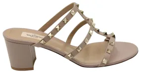 Valentino Garavani Sandalias Rockstud de Valentino en cuero nude Carne 