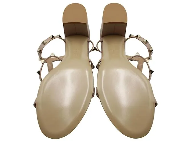 Valentino Garavani Sandalias Rockstud de Valentino en cuero nude Carne 